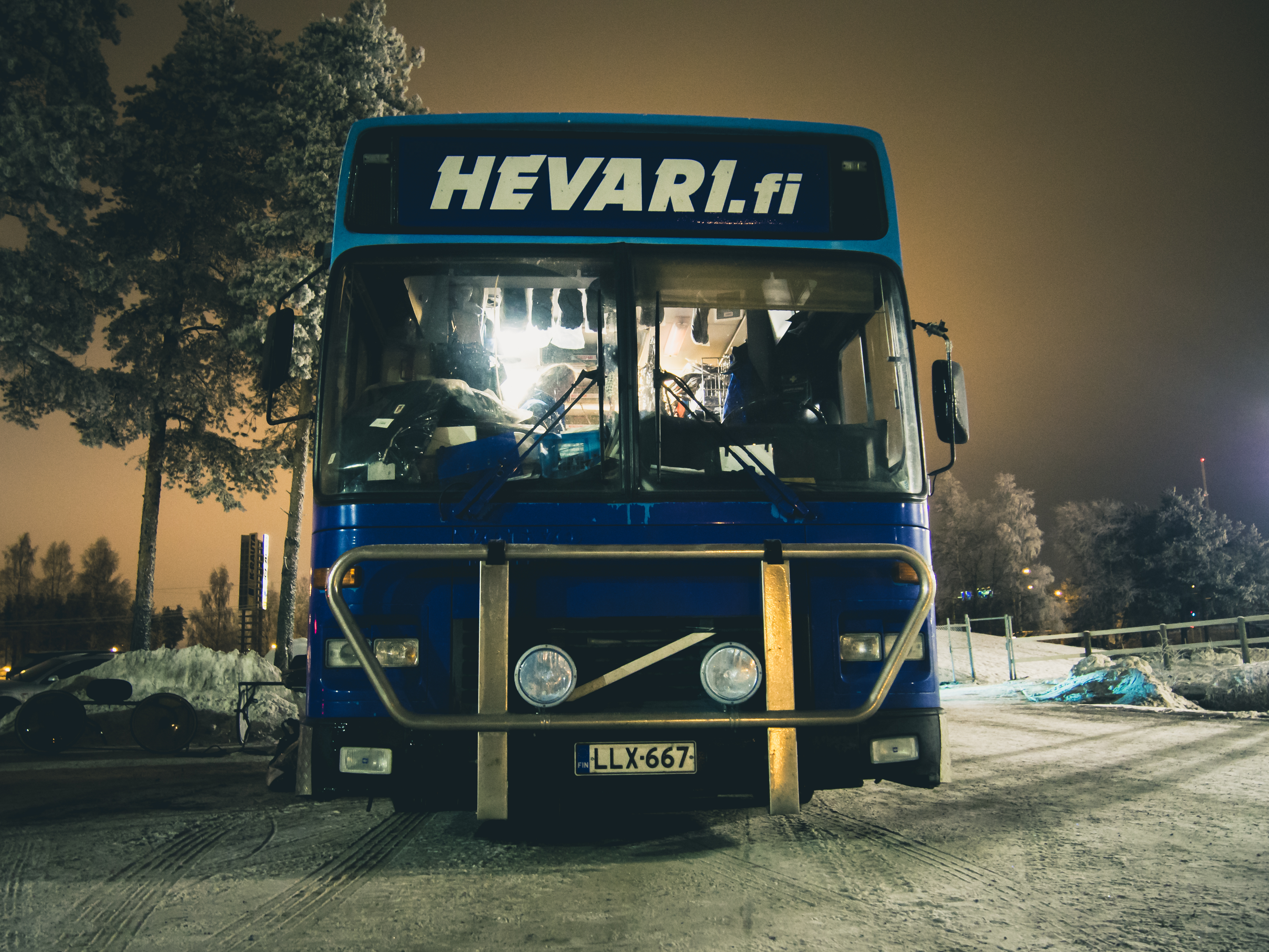 Hevari-varusteauto toimi ennen kaupunkiliikenteen bussina. (Kuva: Pekka Ohtokangas)