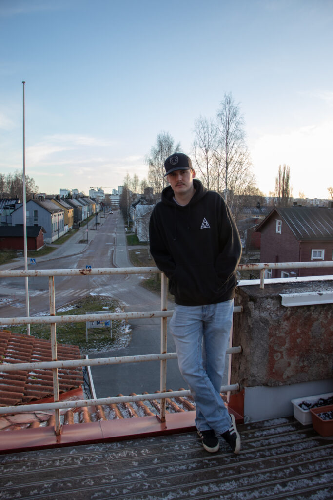 Niemelin oli 15-vuotias, kun hän aloitti musiikin tuottamisen.