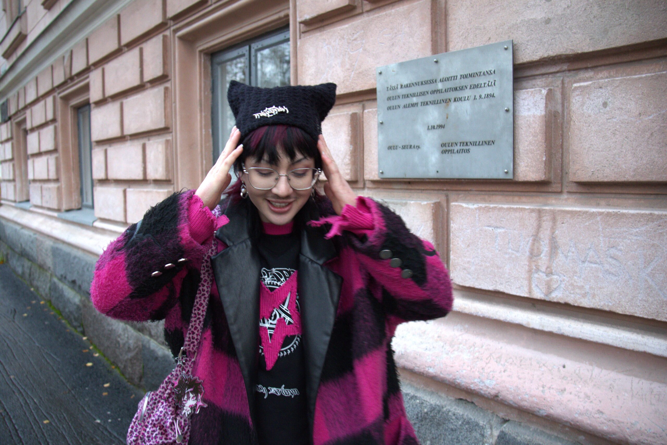 Roni Liedes tekee sisältöä someen muun muassa muodista. Kuva: Miia Käkelä