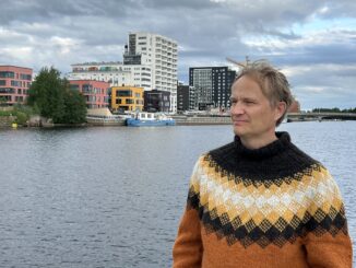 Mikko With asuu Toppilansalmessa nuorimman tyttärensä kanssa. Kuva: Pia Slotte